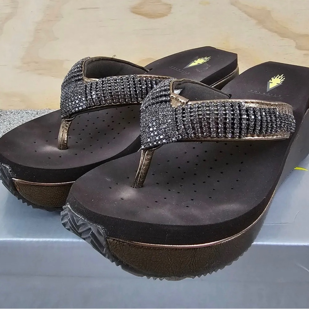 Volatile Wedge Sandals size 8 Brown Bronze Flip Flop Fairydust New In Box
